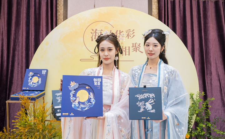 穿漢服、品月餅活動(dòng)現(xiàn)場(chǎng)
