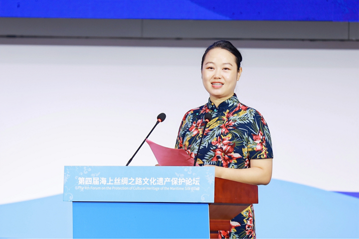 海南省旅游和文化廣電體育廳博物館和社會(huì)文物處  處長(zhǎng) 劉靜文 主持開幕式