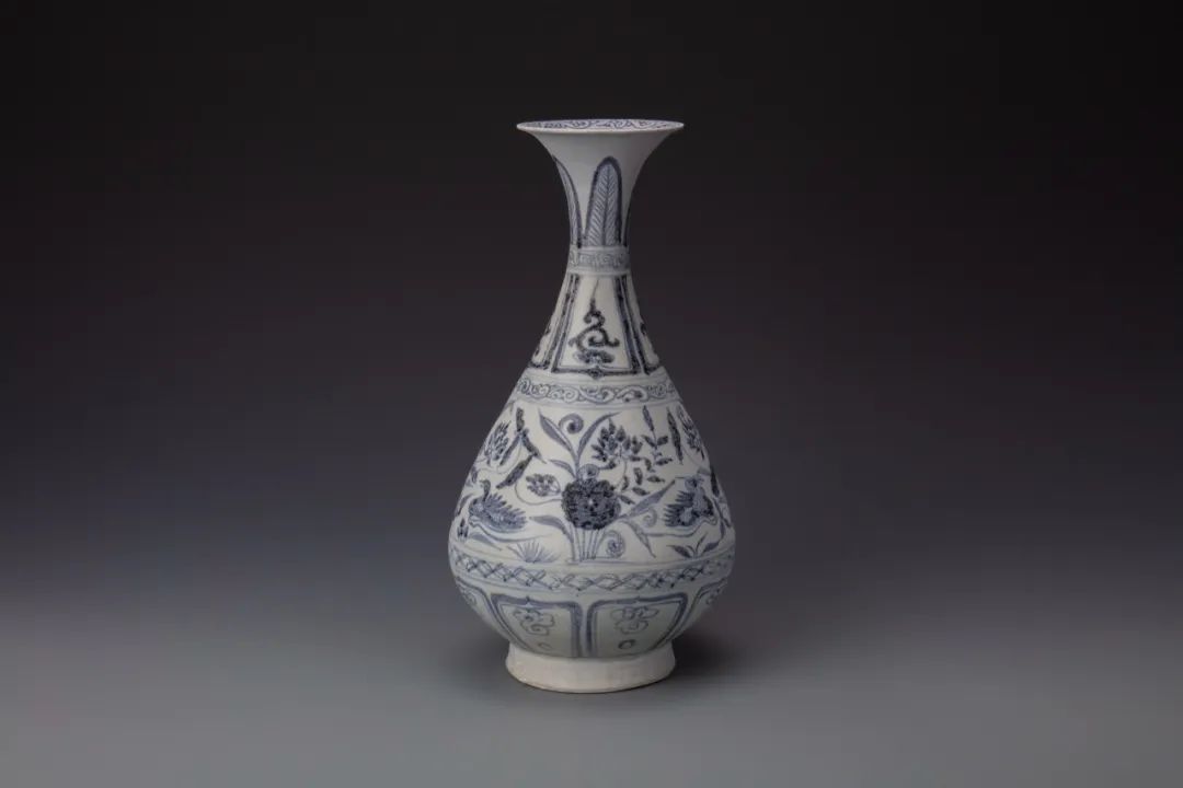 元·青花蓮池鴛鴦紋玉壺春瓶