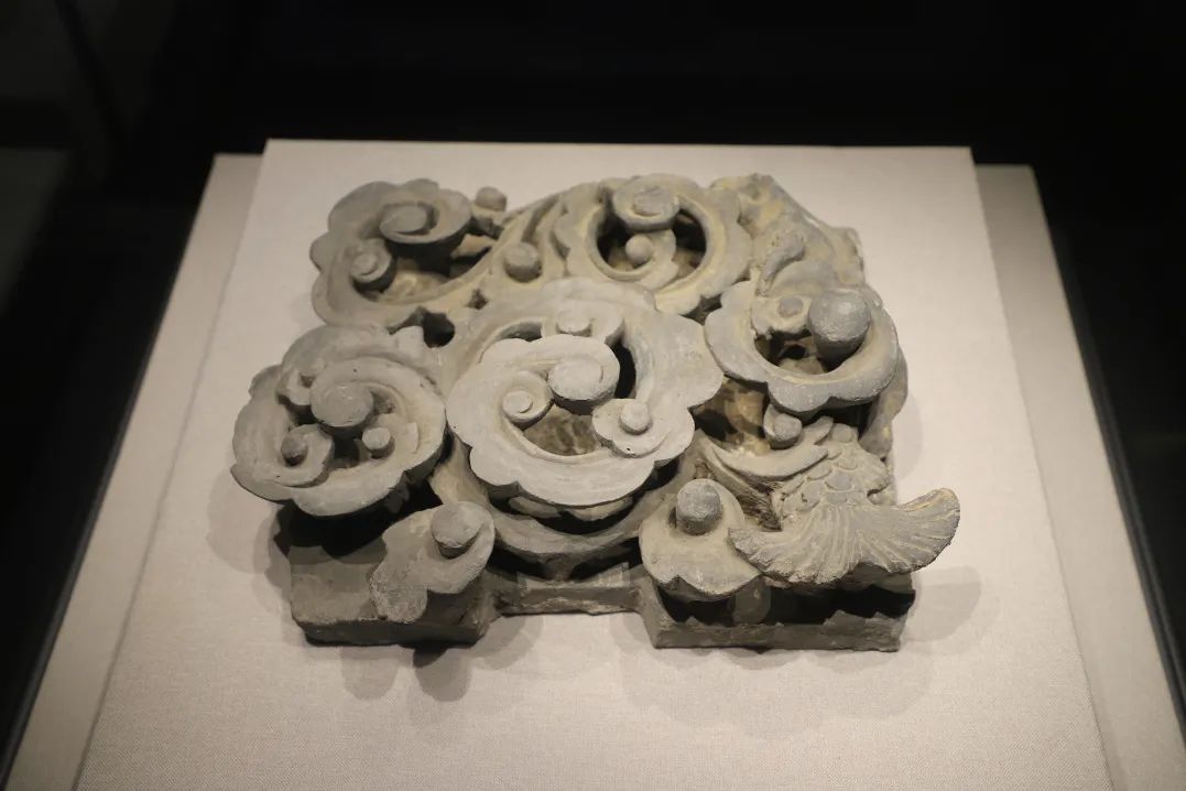明 鰲魚(yú)吐水磚雕