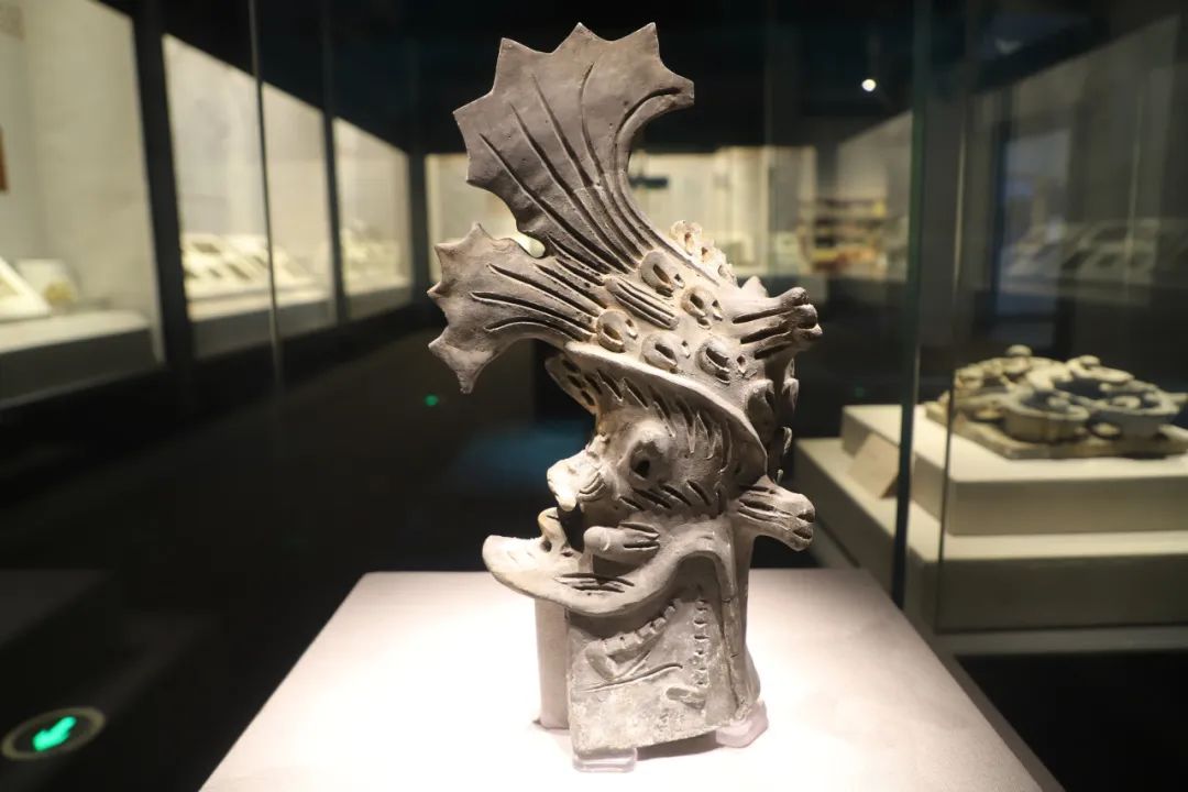 清 鰲魚(yú)脊吻磚雕